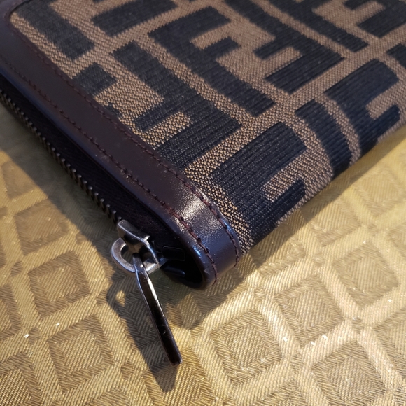 FENDI ZIP AROUND LONG WALLET - Picture 6 of 12
